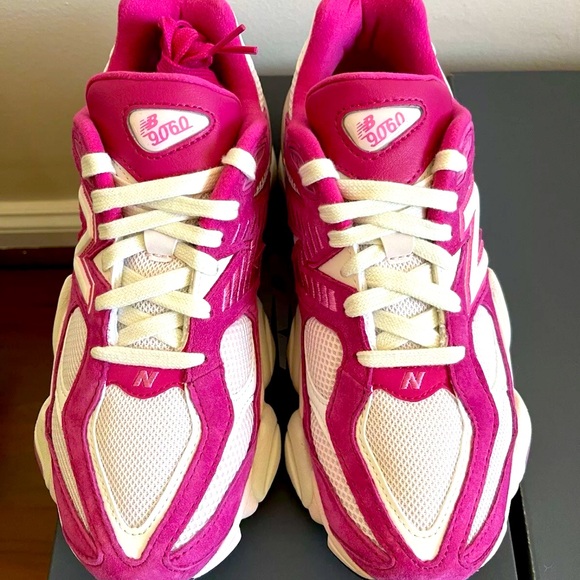 💓💞🌺 NEW BALANCE 9060 FUCHSIA PINK 💓💞🌺 - Picture 3 of 5